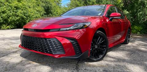 Toyota Camry Hybrid 2025