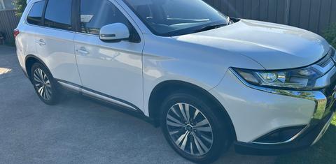 Mitsubishi OUTLANDER 2019