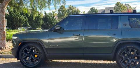 Rivian R1S 2023