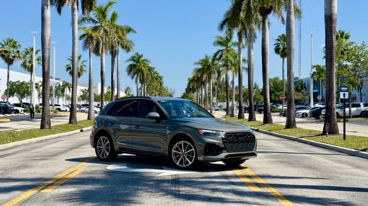 Audi Q5 2025 in Hallandale Beach, FL