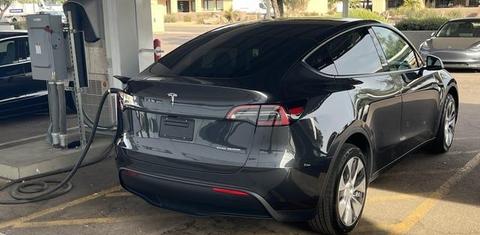 Tesla Model Y 2024