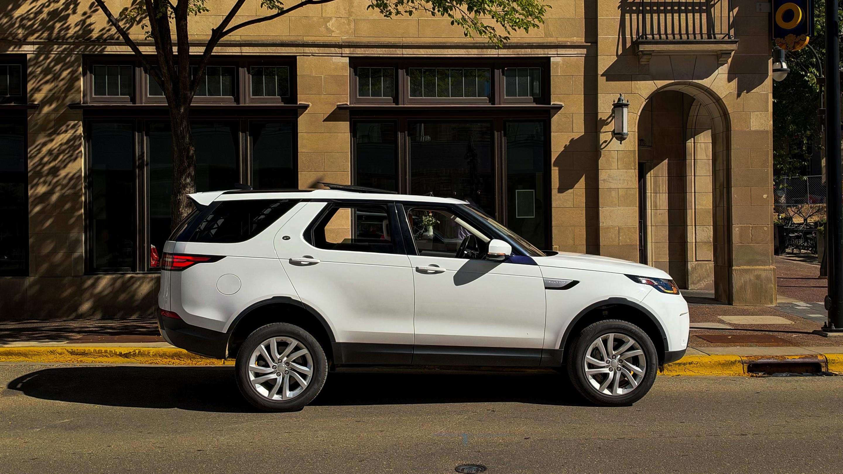 Land Rover Discovery 2019 in Madison, WI