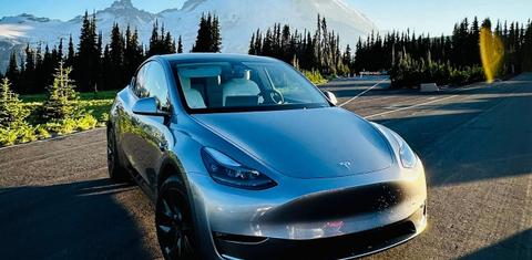 Tesla Model Y 2024