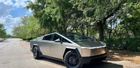 Tesla Cybertruck 2025