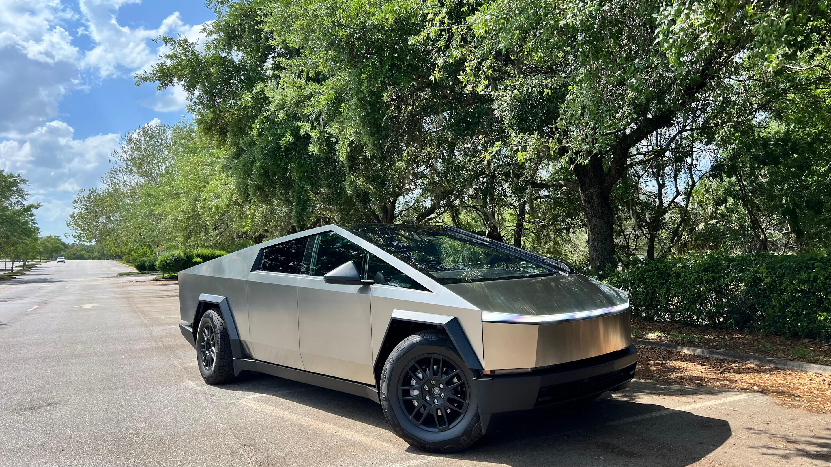 Tesla Cybertruck 2025 in Altamonte Springs, FL
