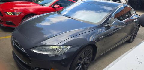 Tesla Model S 2015