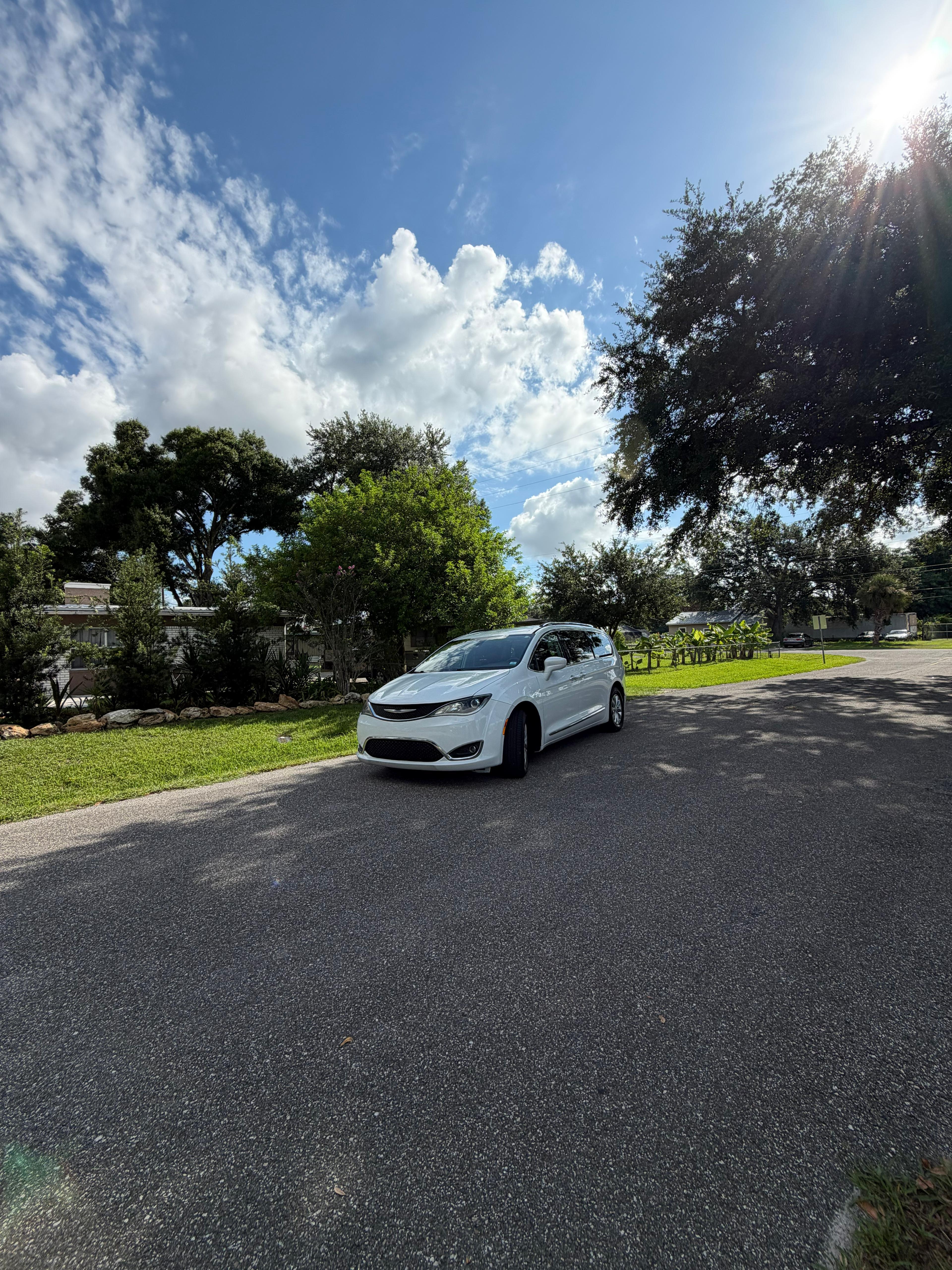 Chrysler Pacifica 2018 in Davenport, FL