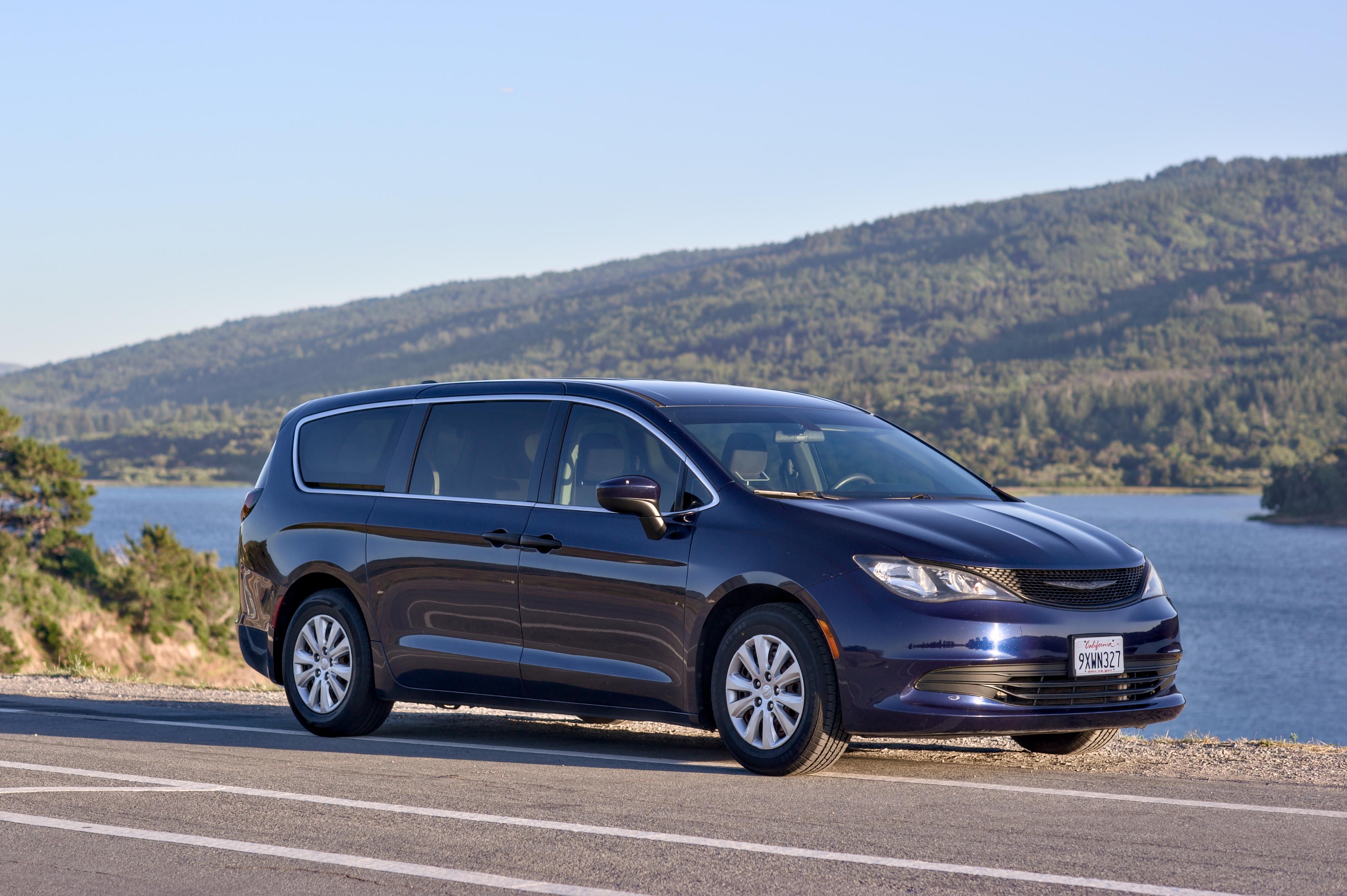 Chrysler Pacifica 2018 in San Bruno, CA