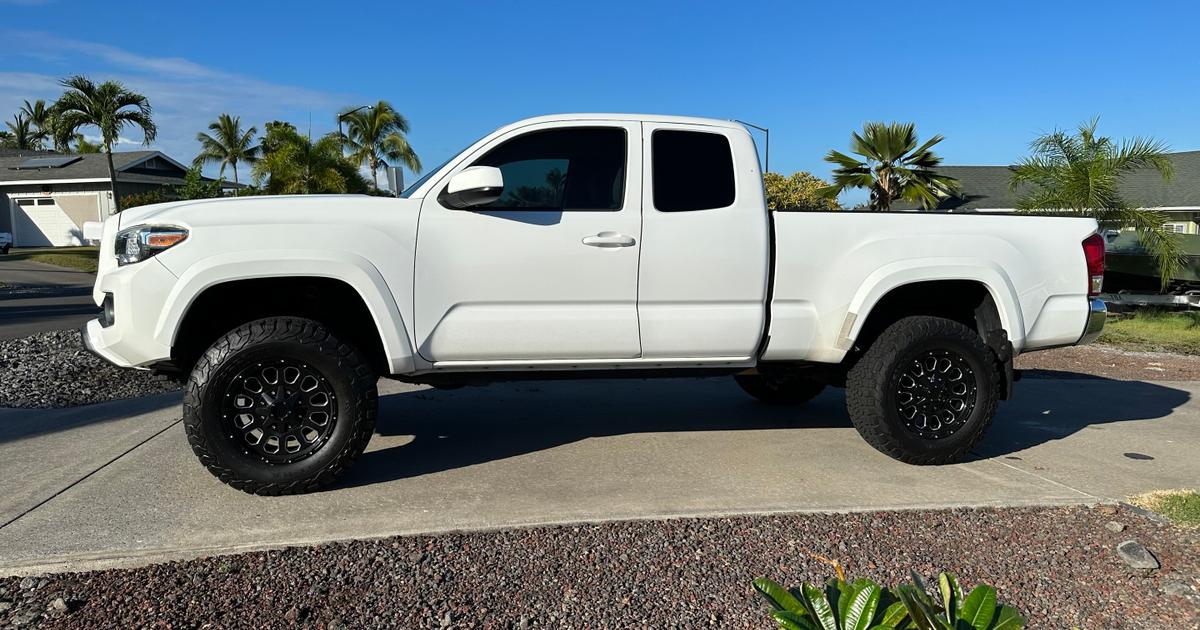 Toyota Tacoma 2016 rental in Kailua Kona - 3biKJROaTpqg03P1KzqqvA.1200x630