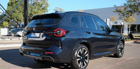 BMW iX3 2025