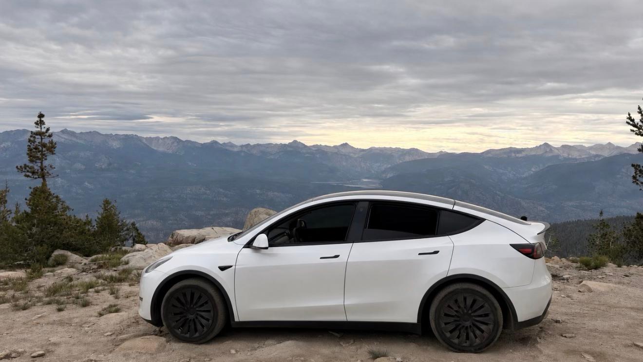 Tesla Model Y 2021 in Fresno, CA
