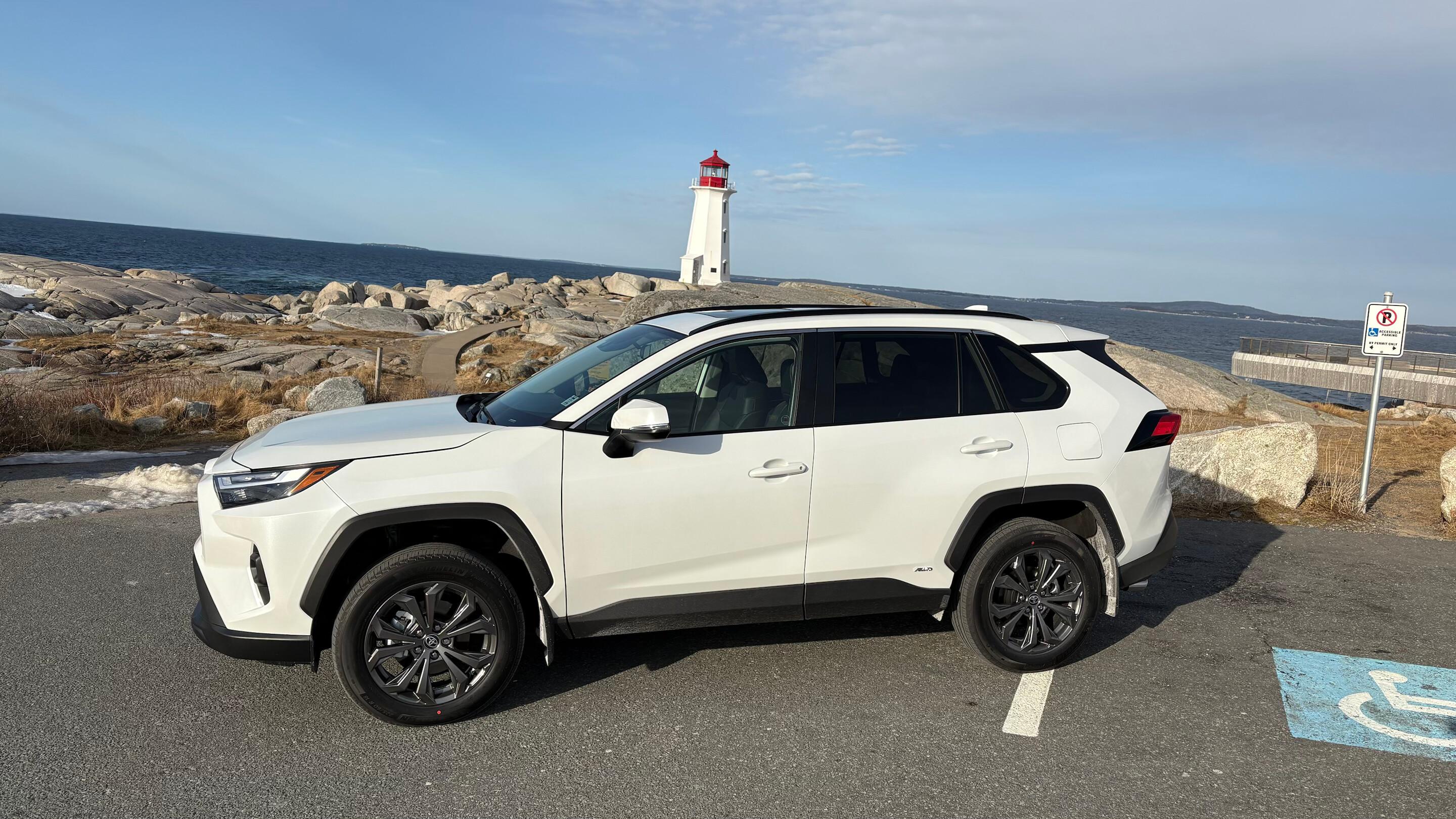 Toyota RAV4 Hybrid 2025 in Boutiliers Point, NS