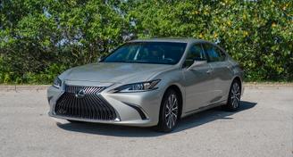 Lexus ES 2021 — Car rental alternative in Grandview Heights, OH