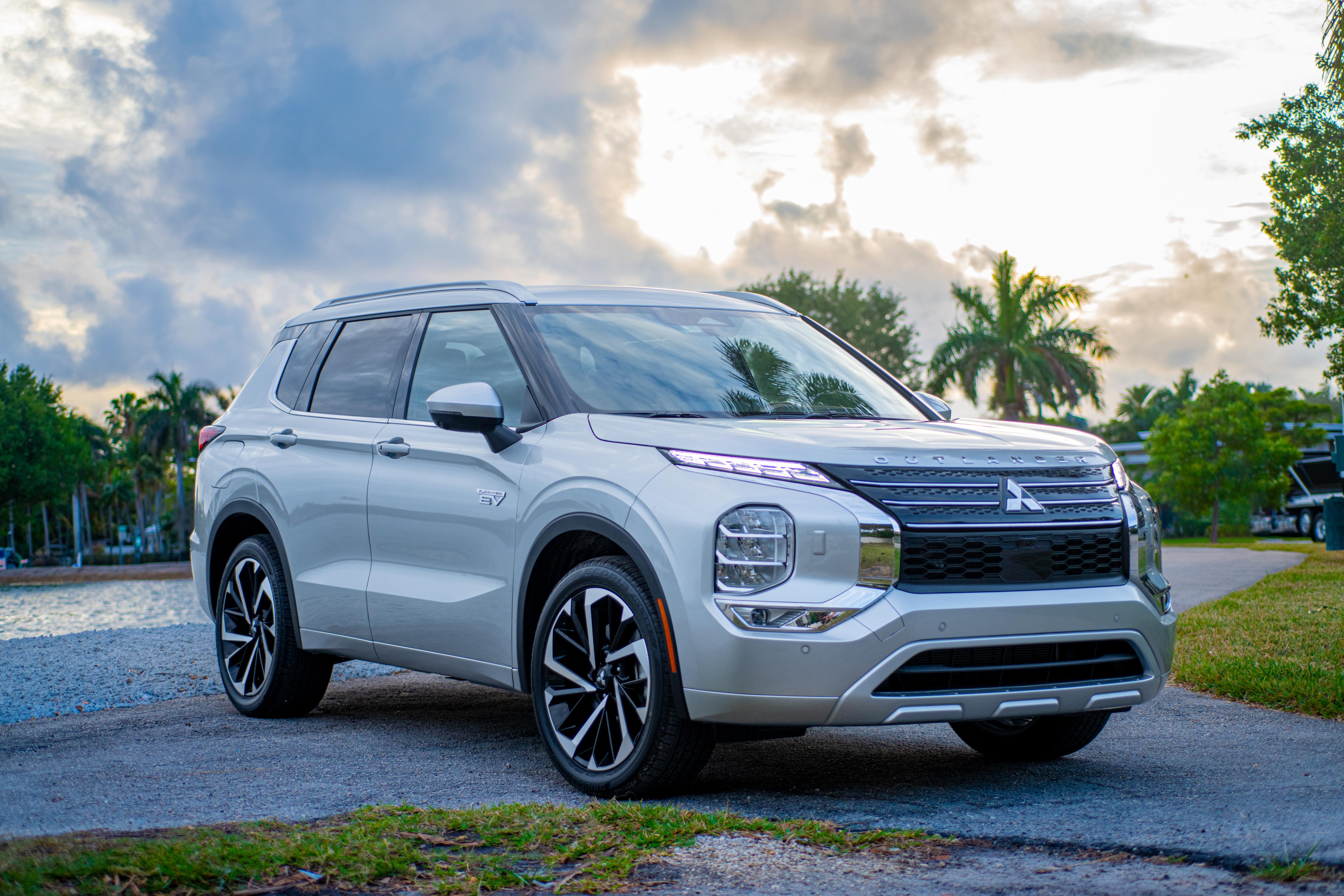 Mitsubishi Outlander Plug-In Hybrid 2024 in Hollywood, FL