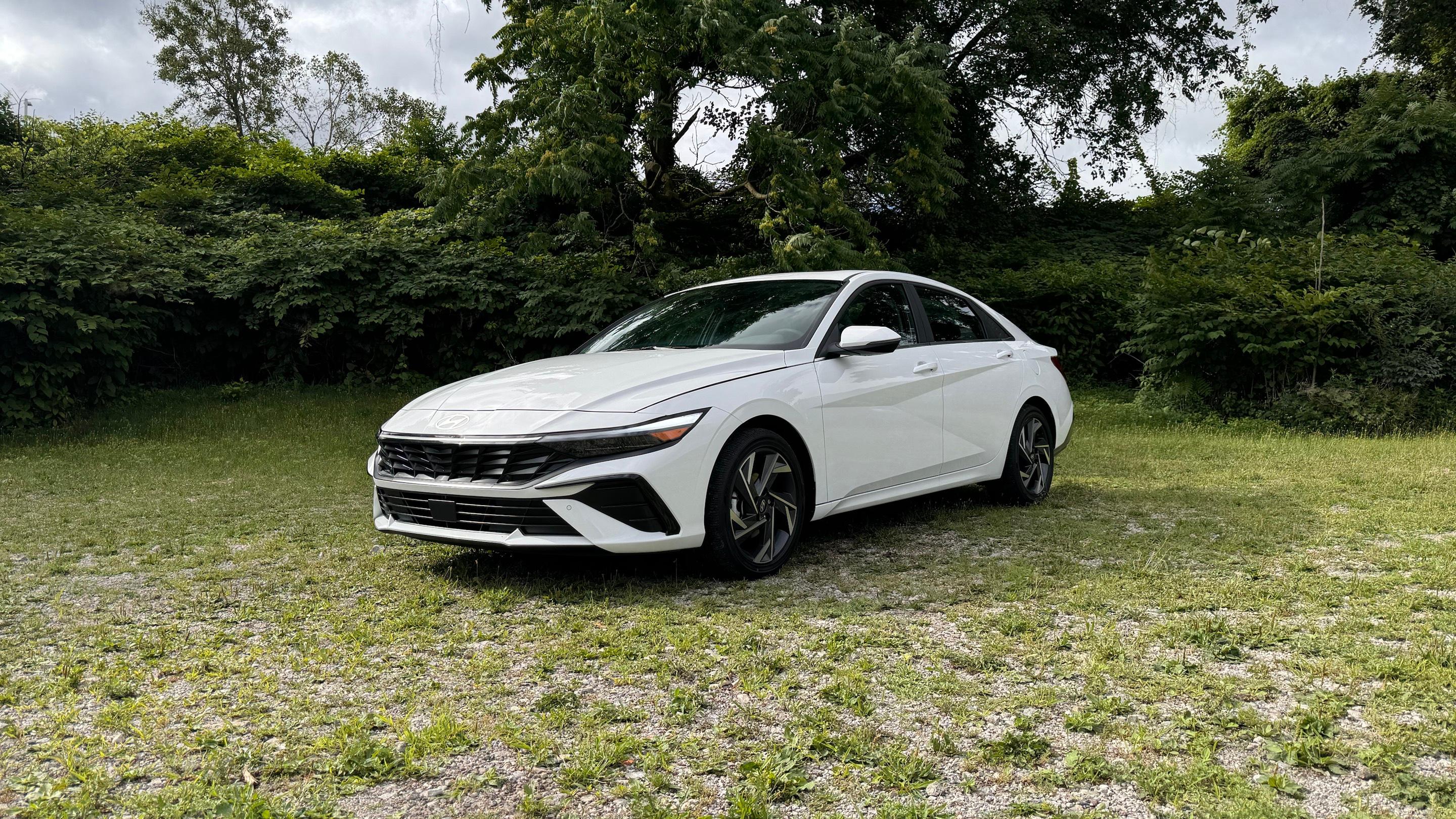 Hyundai Elantra Hybrid 2024 in Cleveland, OH