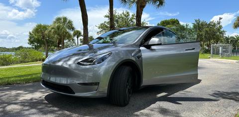 Tesla Model Y 2024