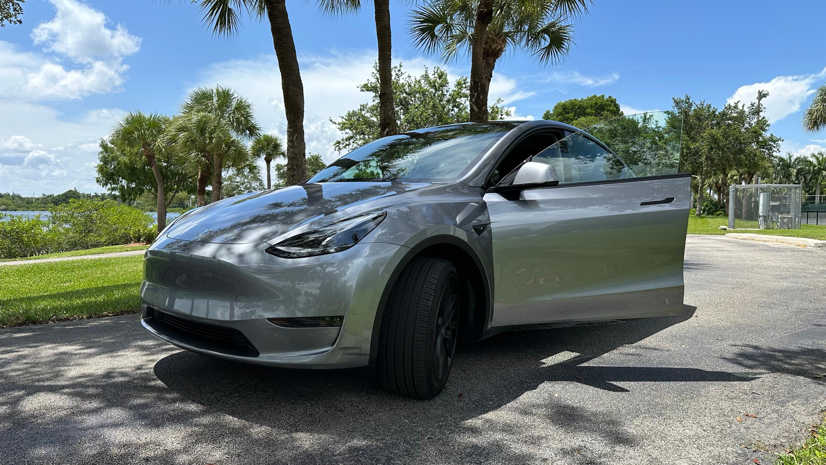 Tesla Model Y 2024 in Fort Lauderdale, FL
