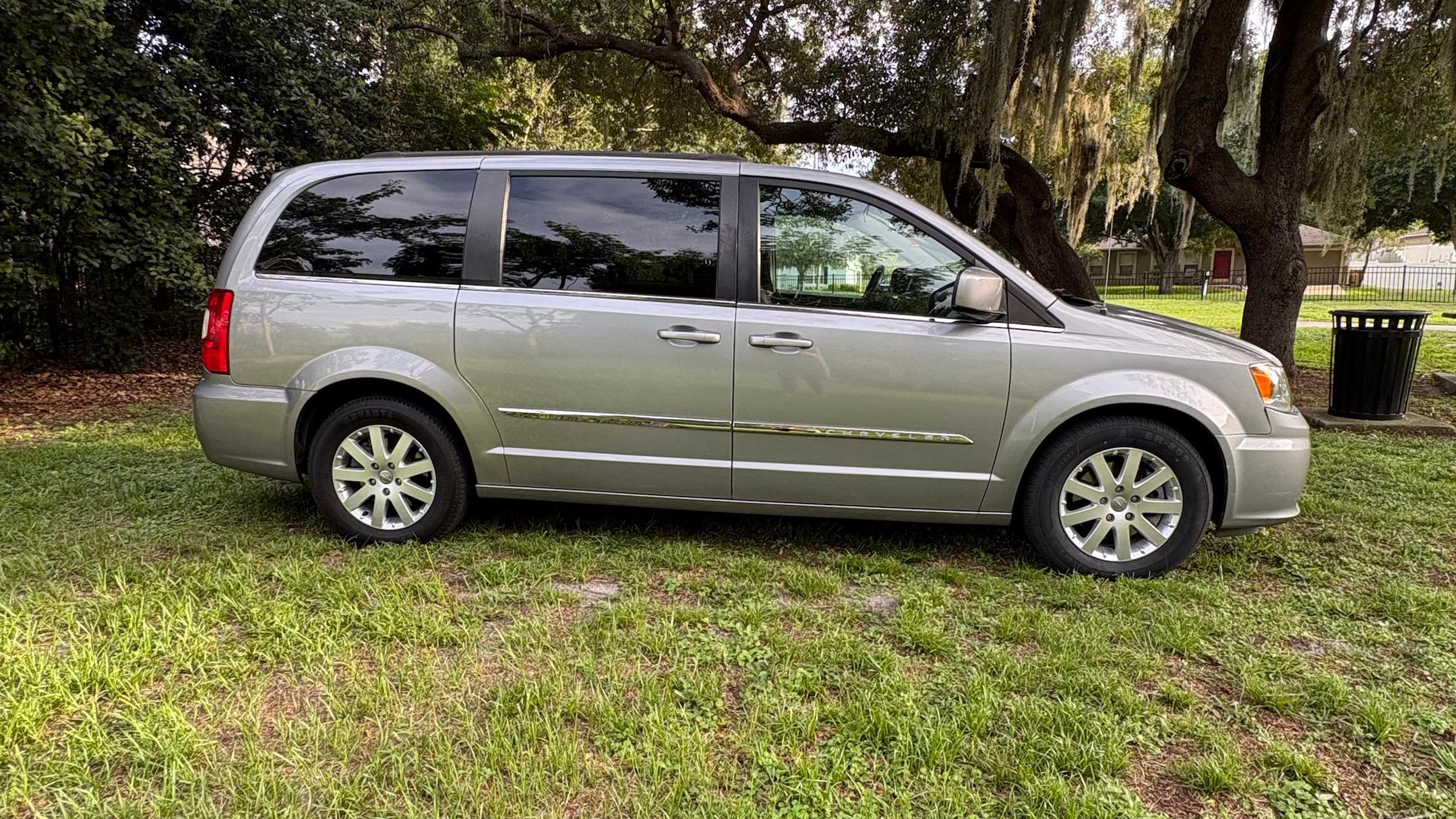 Chrysler Town & Country 2016 in 