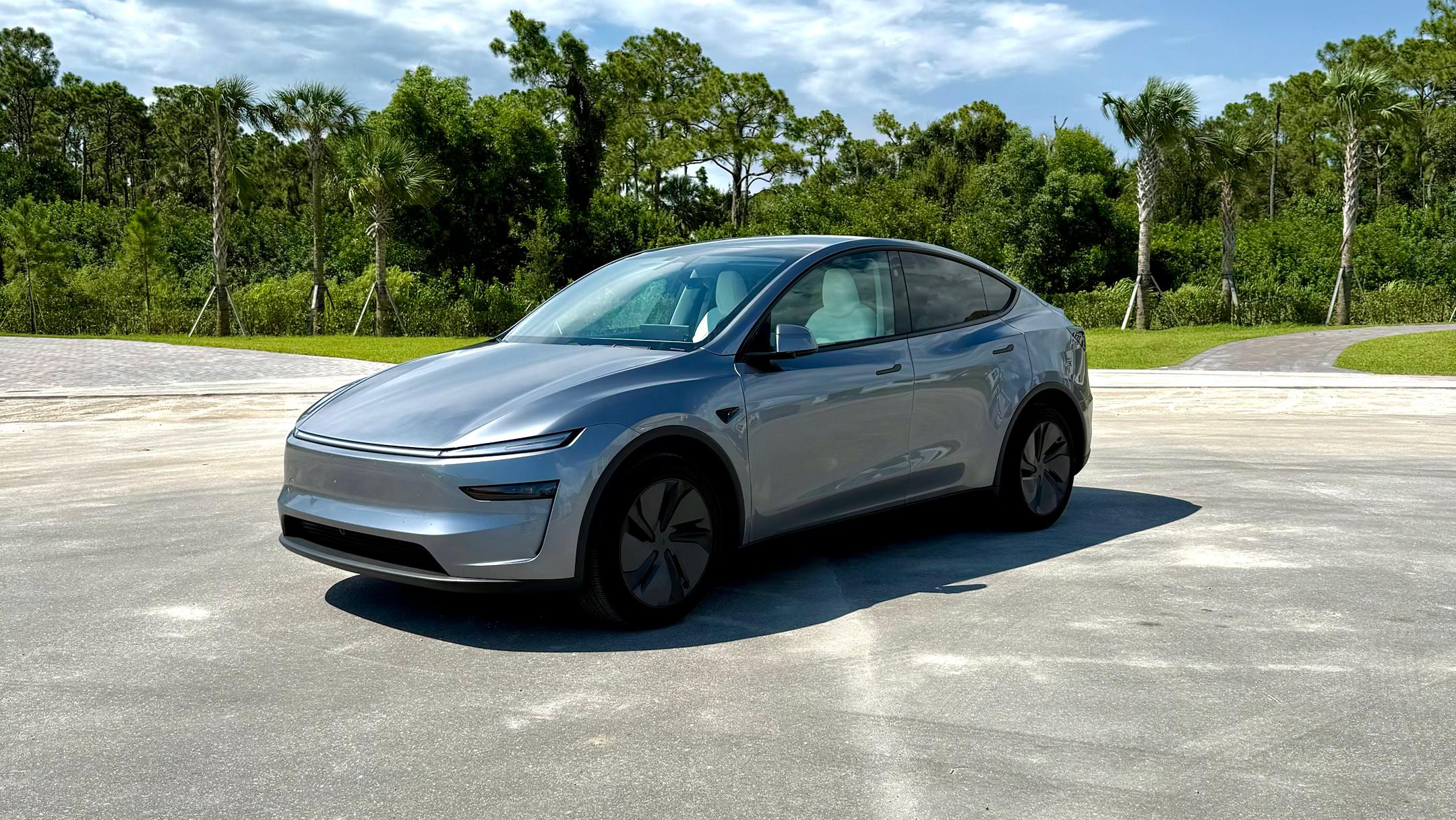 Tesla Model Y 2026 in Fort Myers, FL