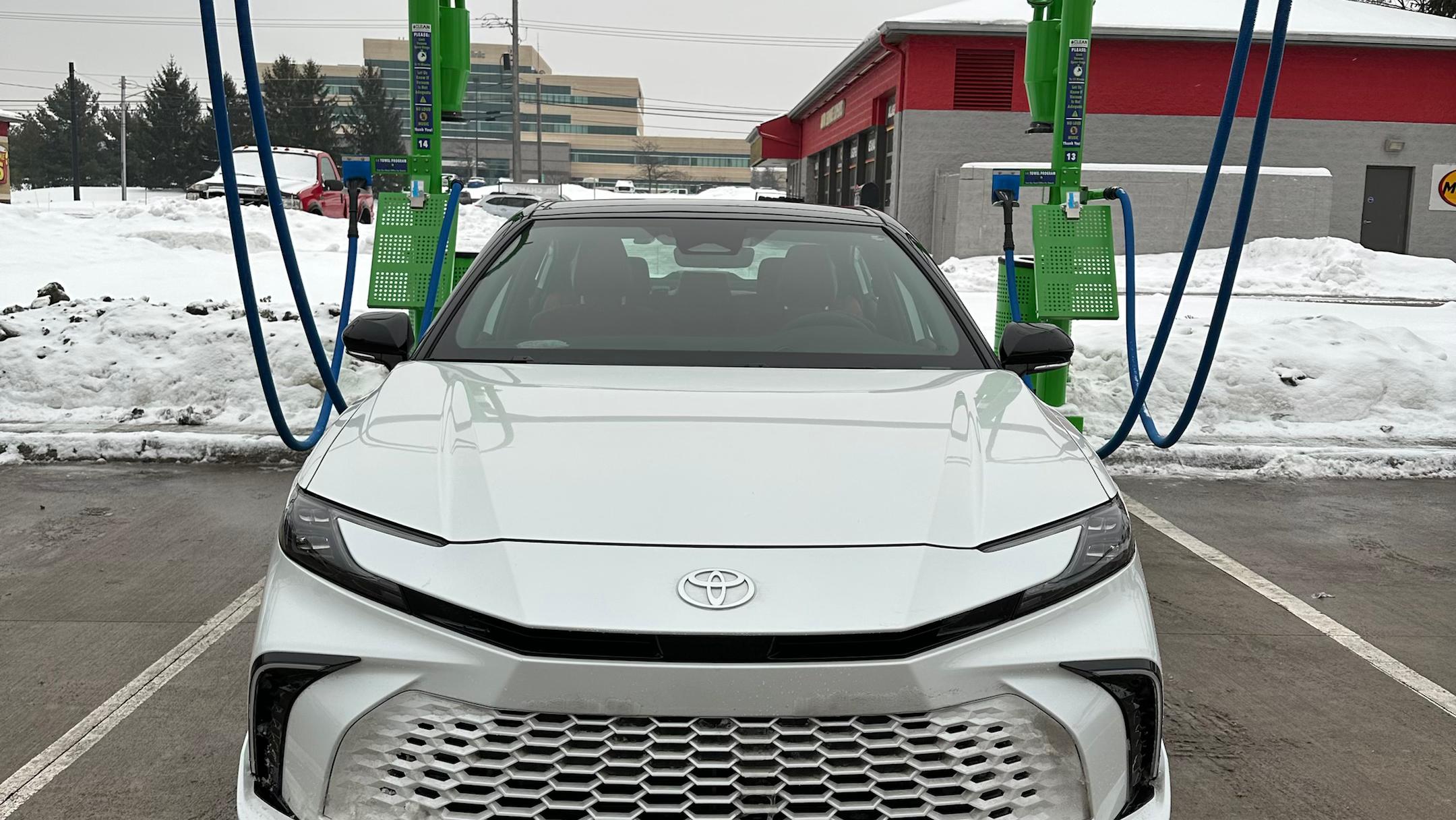 Toyota Camry Hybrid 2025 in Brunswick, OH