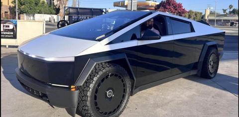 Tesla Cybertruck 2025
