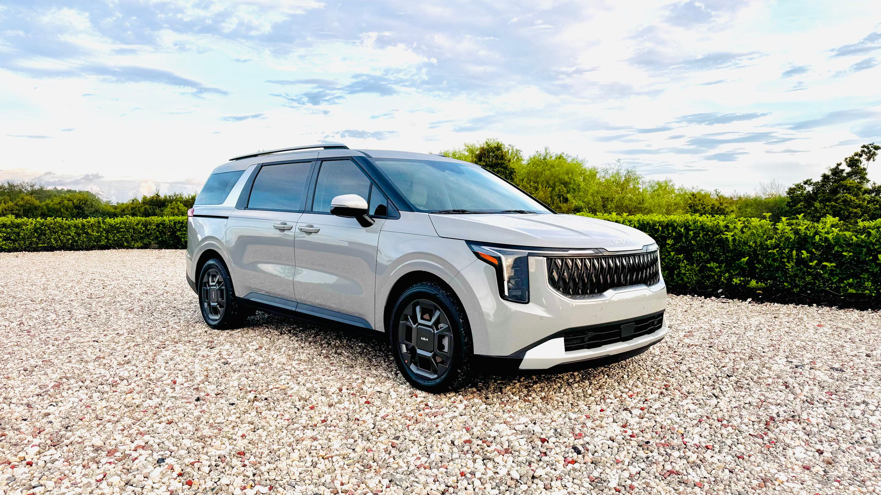 Kia Carnival Hybrid 2026 in Wesley Chapel, FL