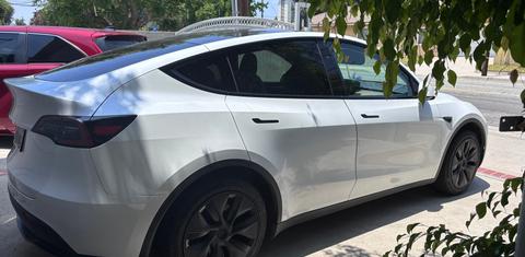 Tesla Model Y 2025