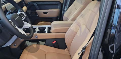 Land Rover Defender 2025