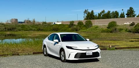 Toyota Camry Hybrid 2025