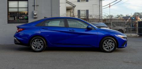 Hyundai Elantra 2024