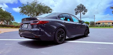 Toyota Camry Hybrid 2026