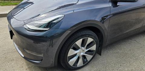 Tesla Model Y 2025