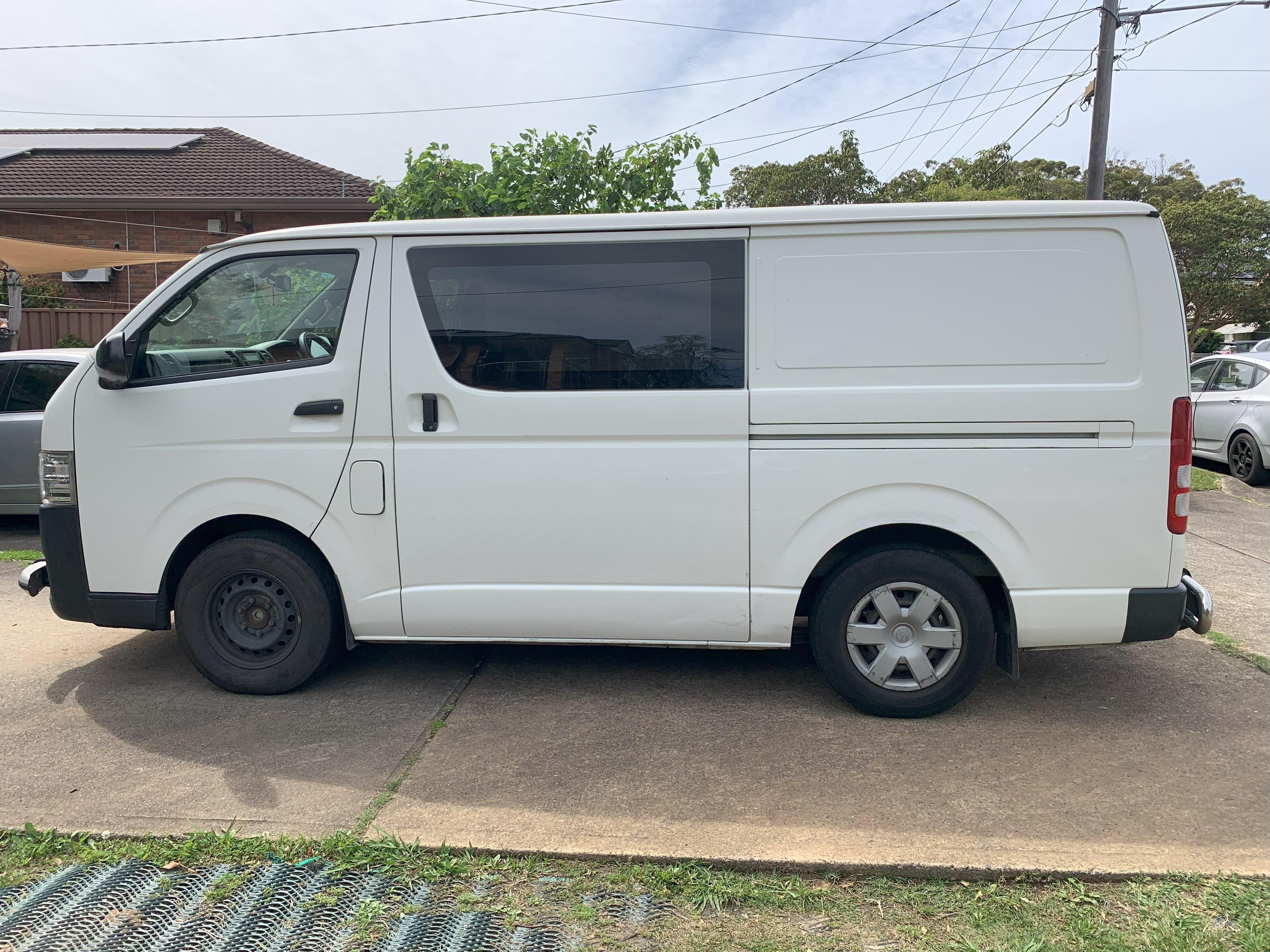 Toyota HIACE 2014 in 