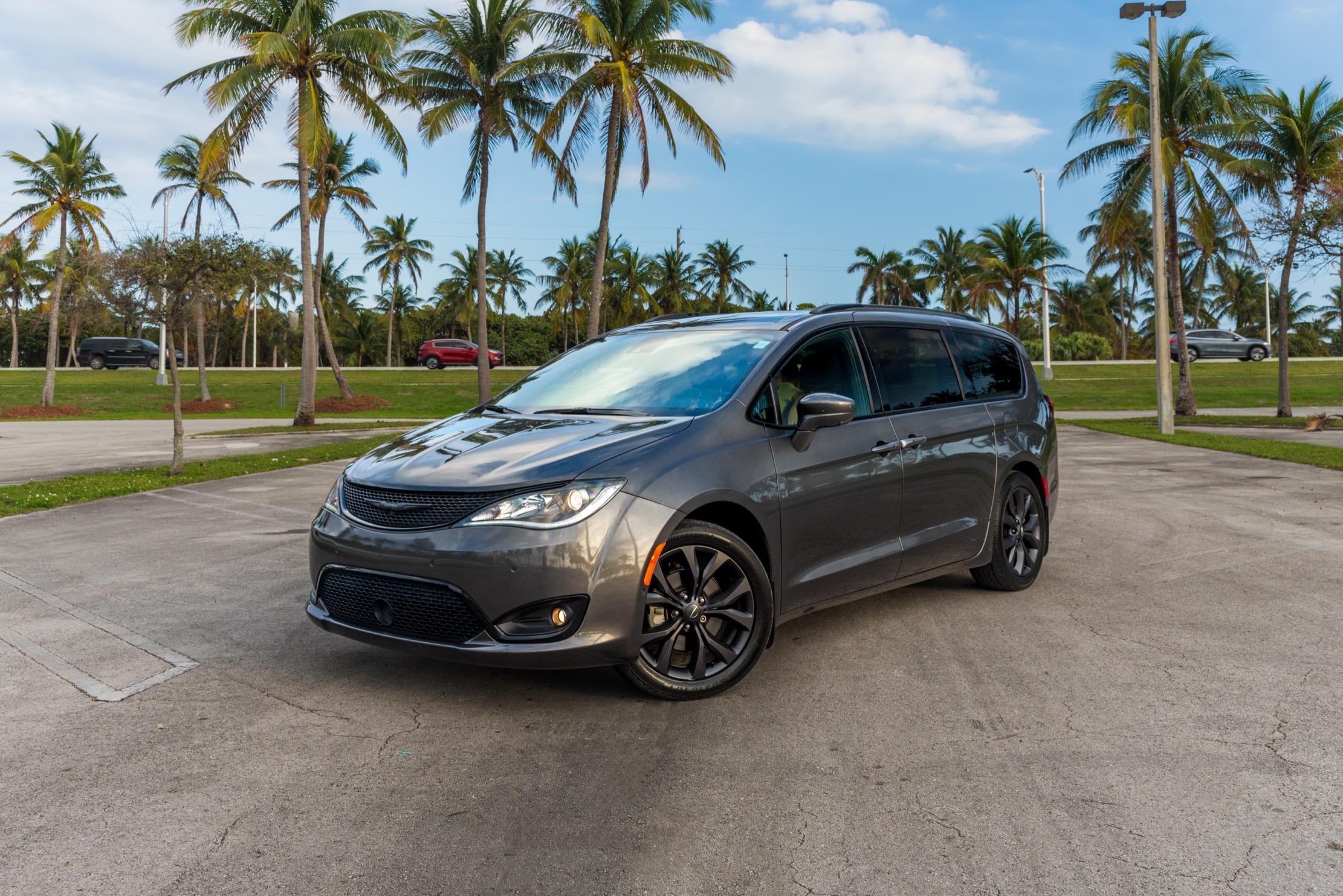 Chrysler Pacifica 2020 in Miami, FL