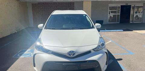 Toyota Prius v 2015