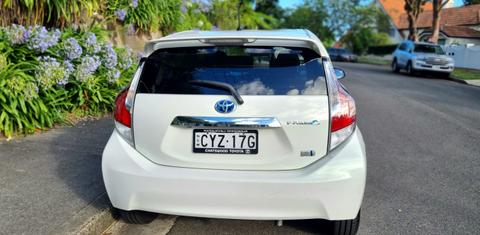 Toyota PRIUS-C 2015