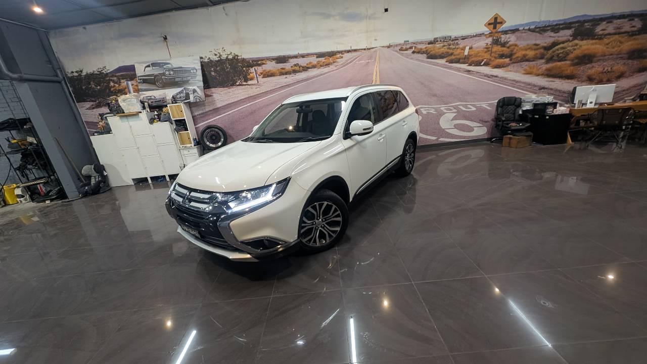 Mitsubishi OUTLANDER 2016 in Chippendale
