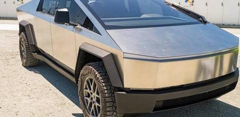 Tesla Cybertruck 2026