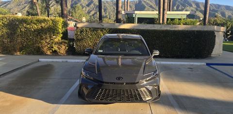 Toyota Camry Hybrid 2026
