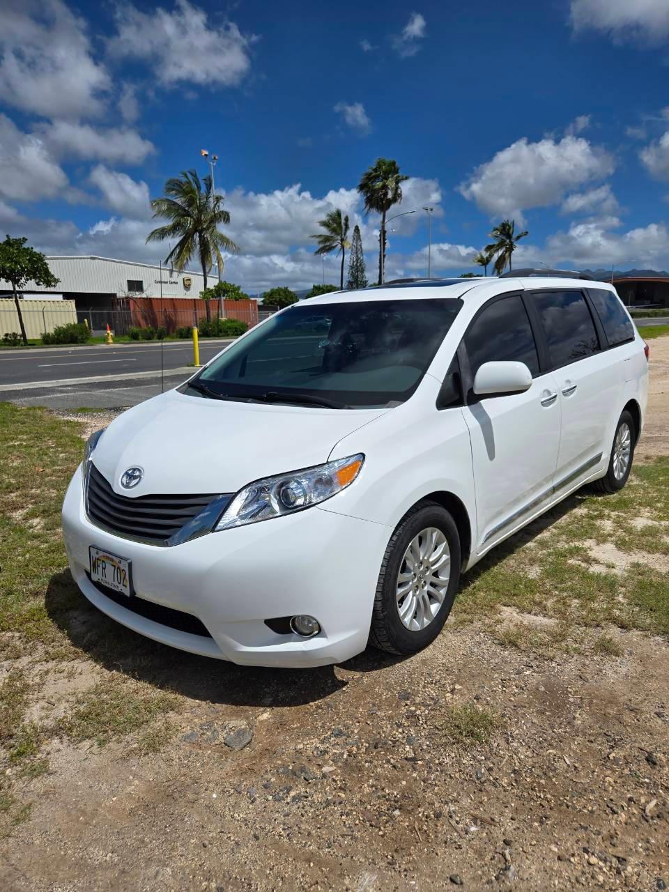 Toyota Sienna 2014 in Honolulu, HI