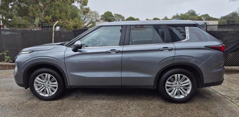 Mitsubishi OUTLANDER 2023