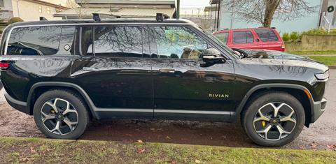 Rivian R1S 2024