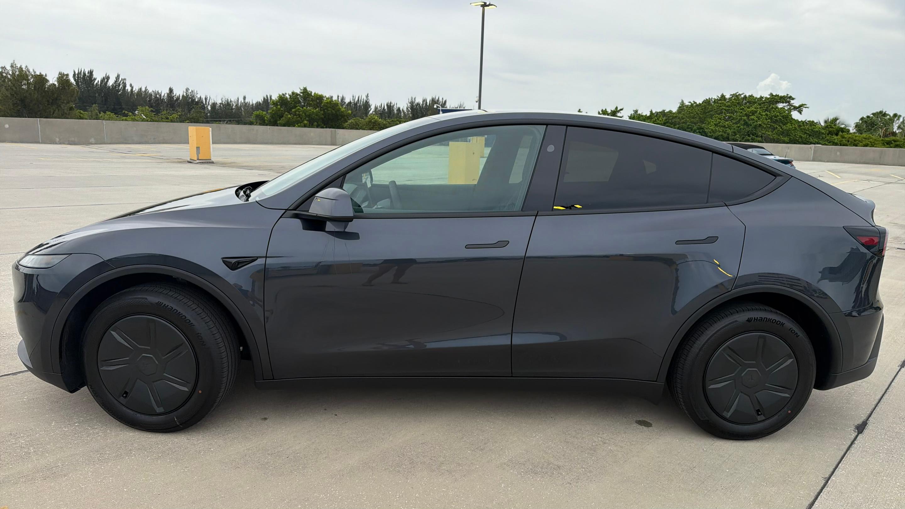 Tesla Model Y 2026 in Hollywood, FL