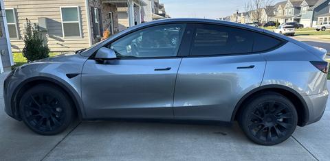 Tesla Model Y 2024