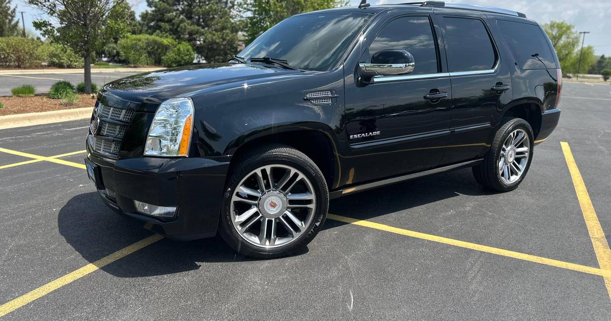 Cadillac Escalade 2013 rental in Darien, IL by Joe D. Turo