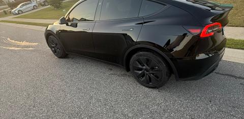 Tesla Model Y 2025