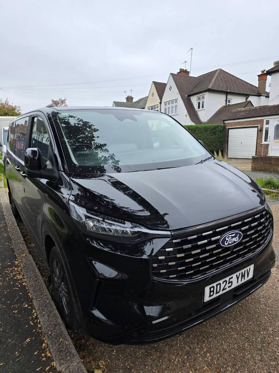 Ford Tourneo 2025 in Harrow