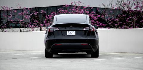 Tesla Model Y 2024