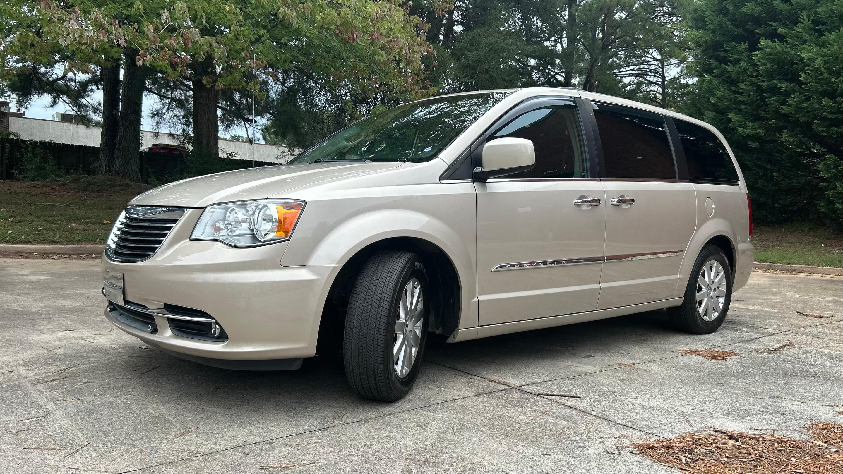 Chrysler Town & Country 2016 in Atlanta, GA