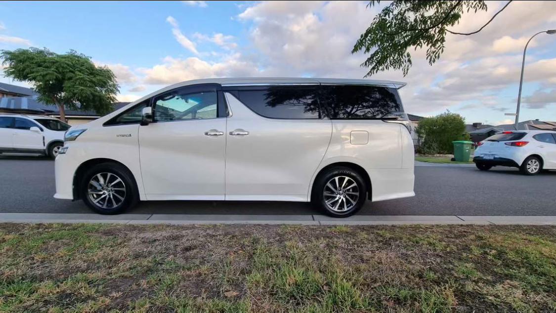 Toyota Vellfire 2017 in Rostrevor